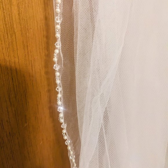 David's Bridal Pearl and Bead Veil V563 Ivory - Picture 4 of 15